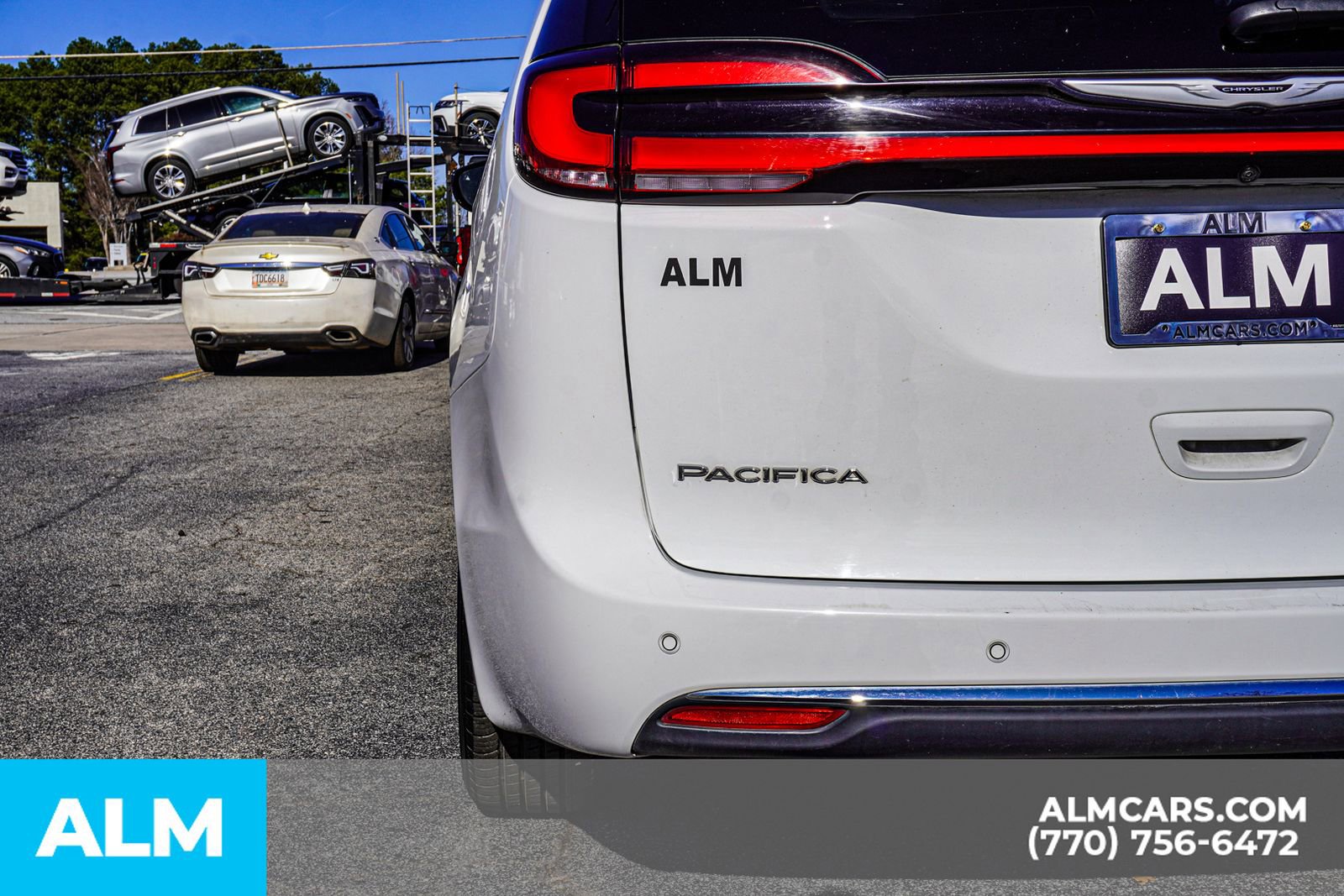 Used 2024 Chrysler Pacifica Select image 17