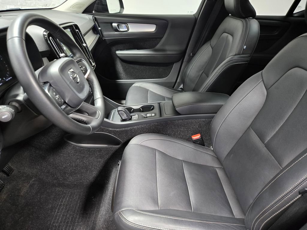Used 2019 Volvo XC40 T5 Momentum image 10