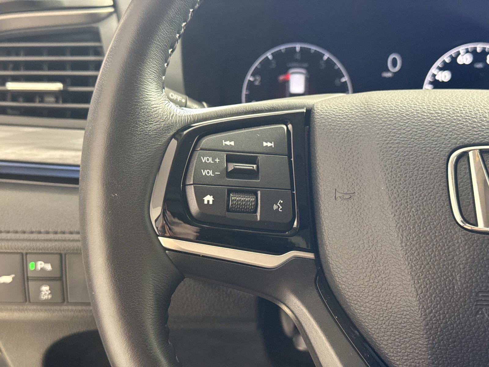 Used 2025 Honda Odyssey Elite image 31