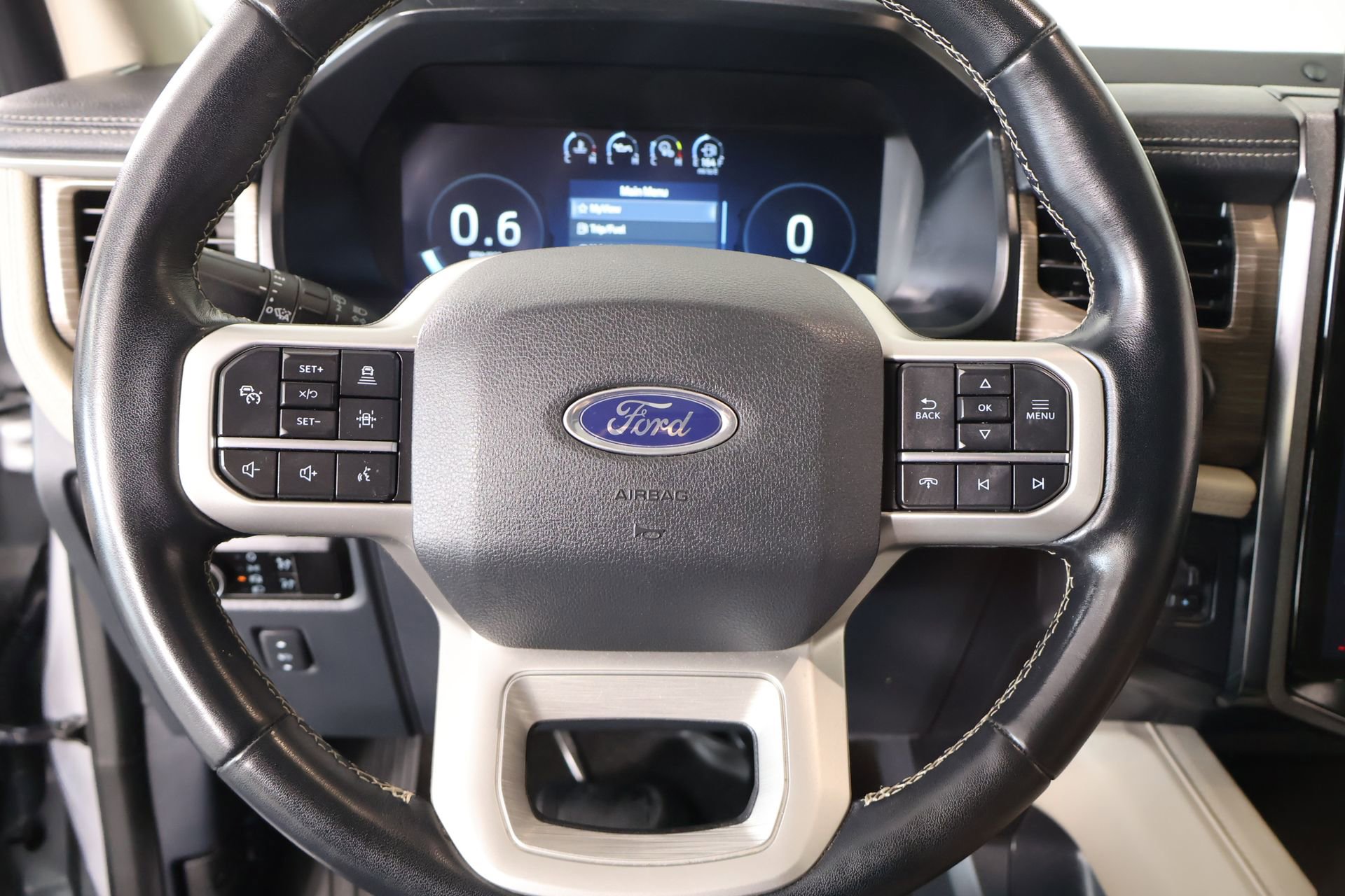 Used 2023 Ford Expedition Limited AWD/4WD image 3