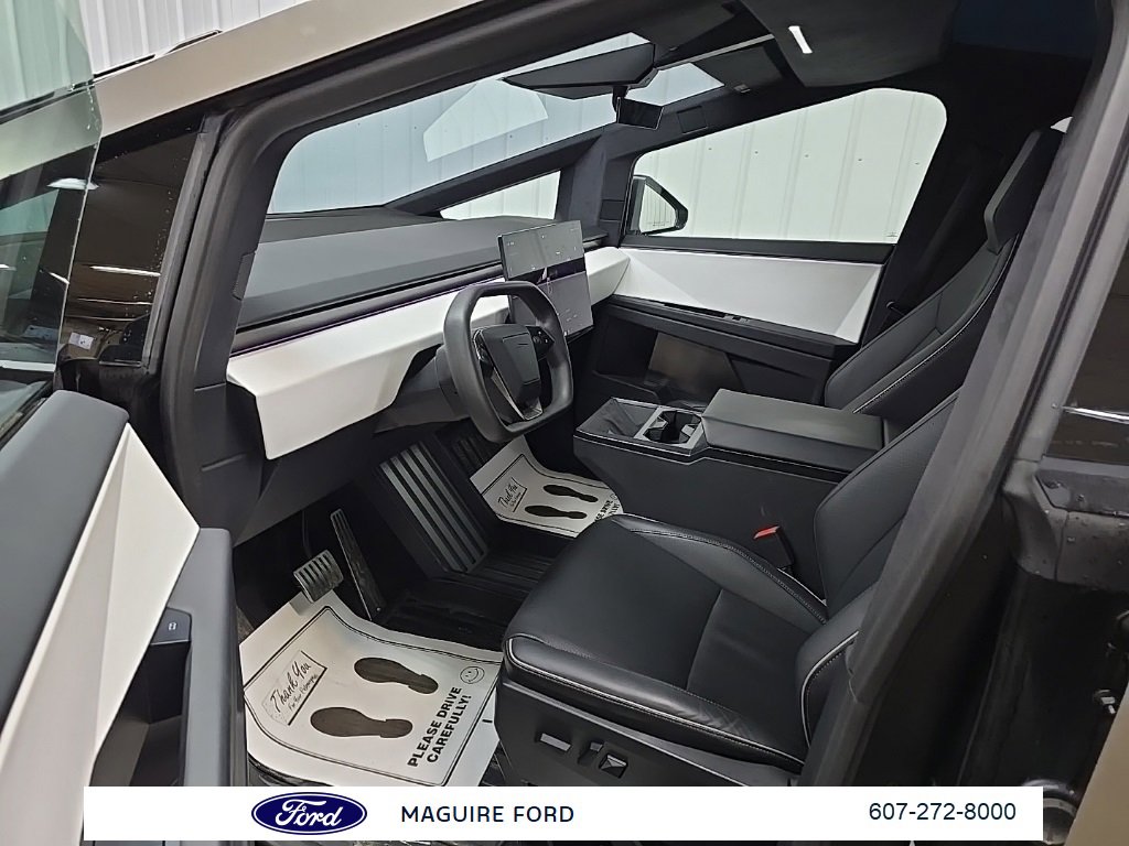 Used 2024 Tesla Cybertruck AWD Crew Cab image 30