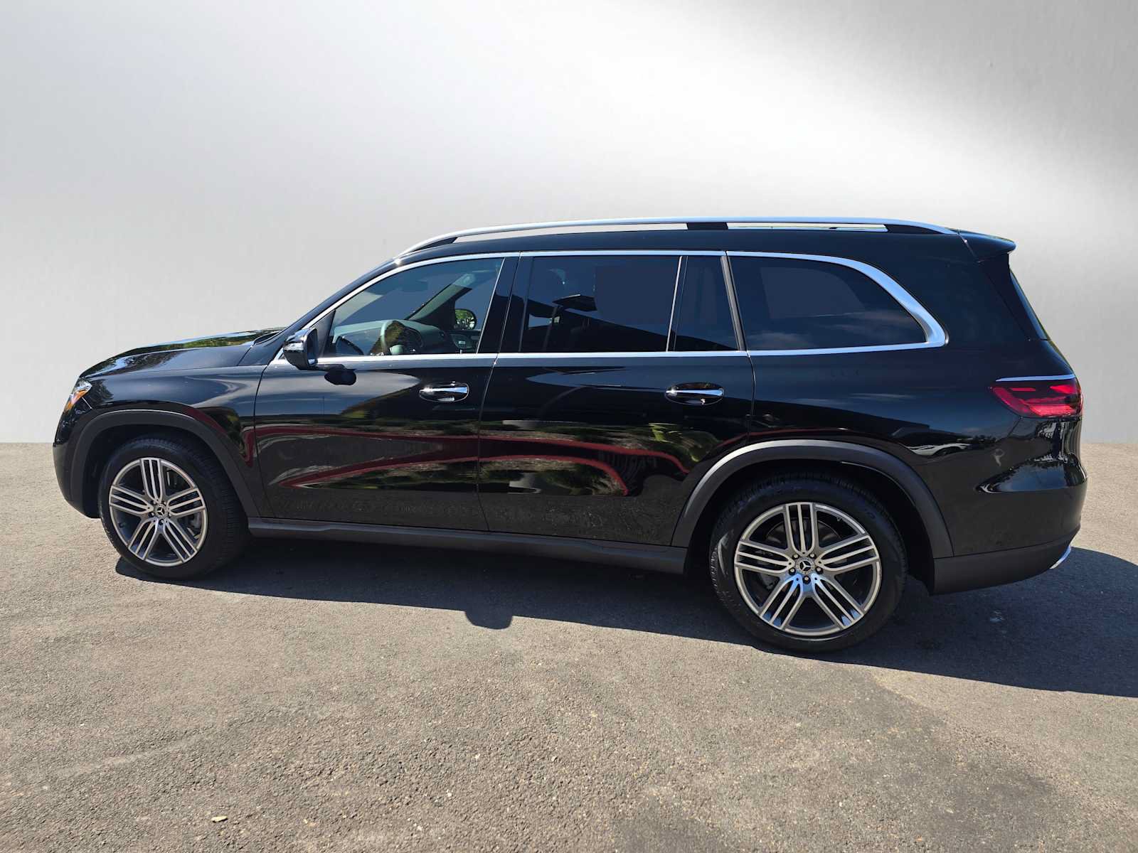 Used 2026 Mercedes-Benz GLS 450 4MATIC image 6