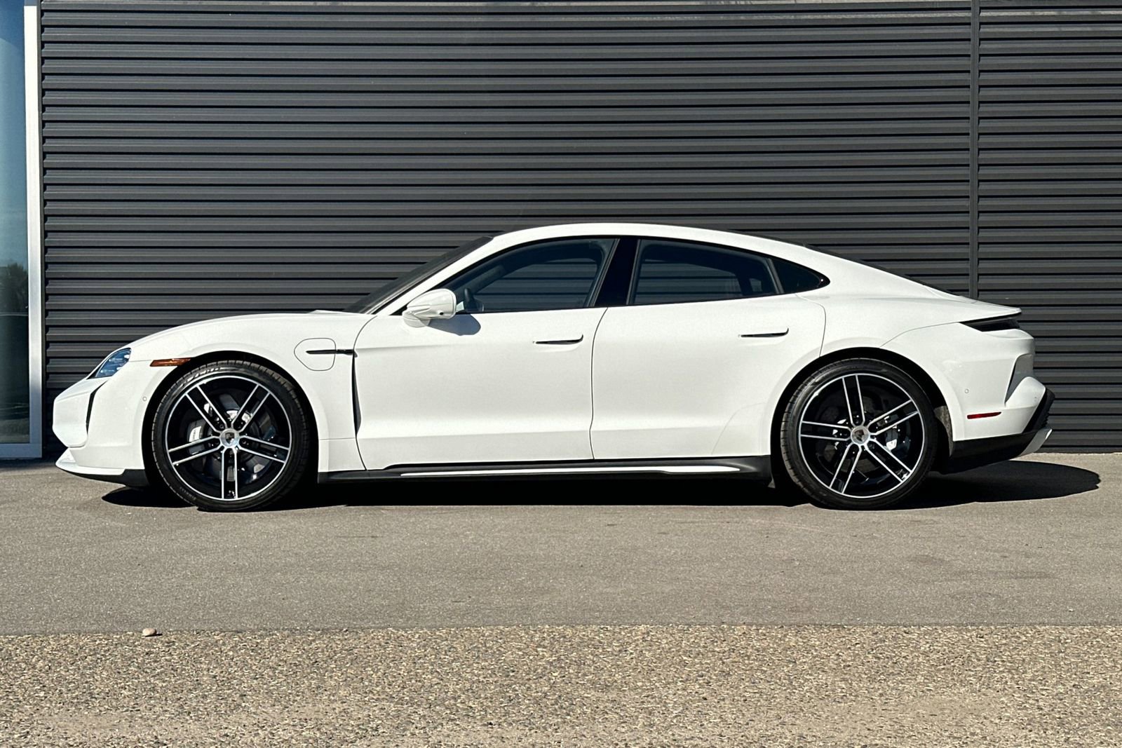 Certified 2025 Porsche Taycan Turbo image 2