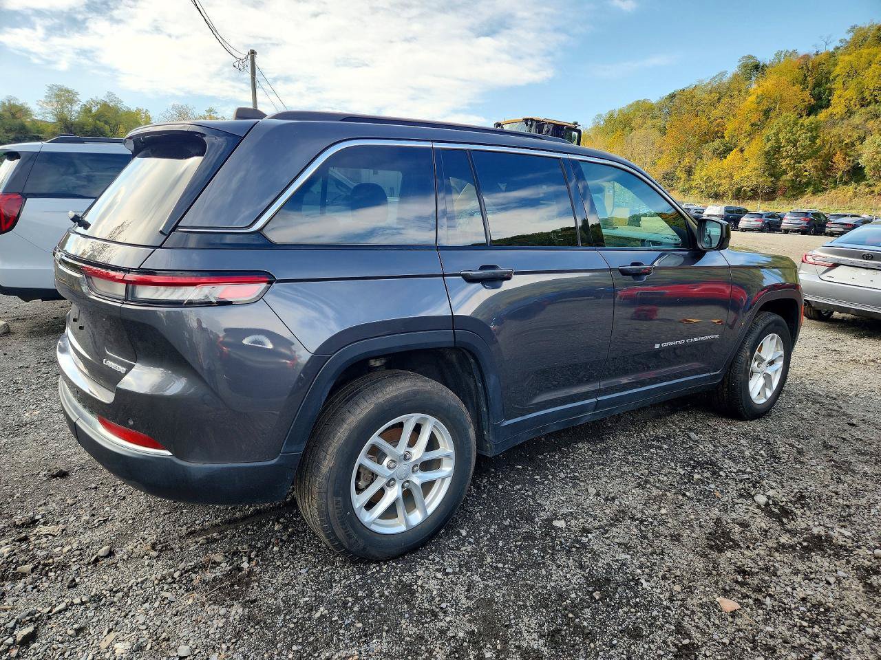 Used 2024 Jeep Grand Cherokee Laredo X w/ Trailer Tow Package AWD/4WD image 4