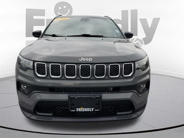 Used 2023 Jeep Compass Latitude w/ Convenience Group AWD/4WD image 8
