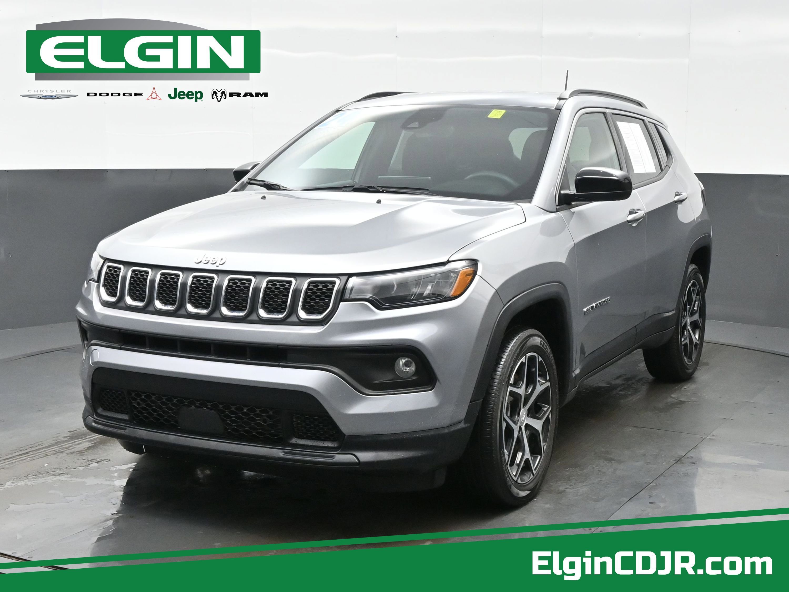 Used 2024 Jeep Compass Latitude AWD/4WD image 1