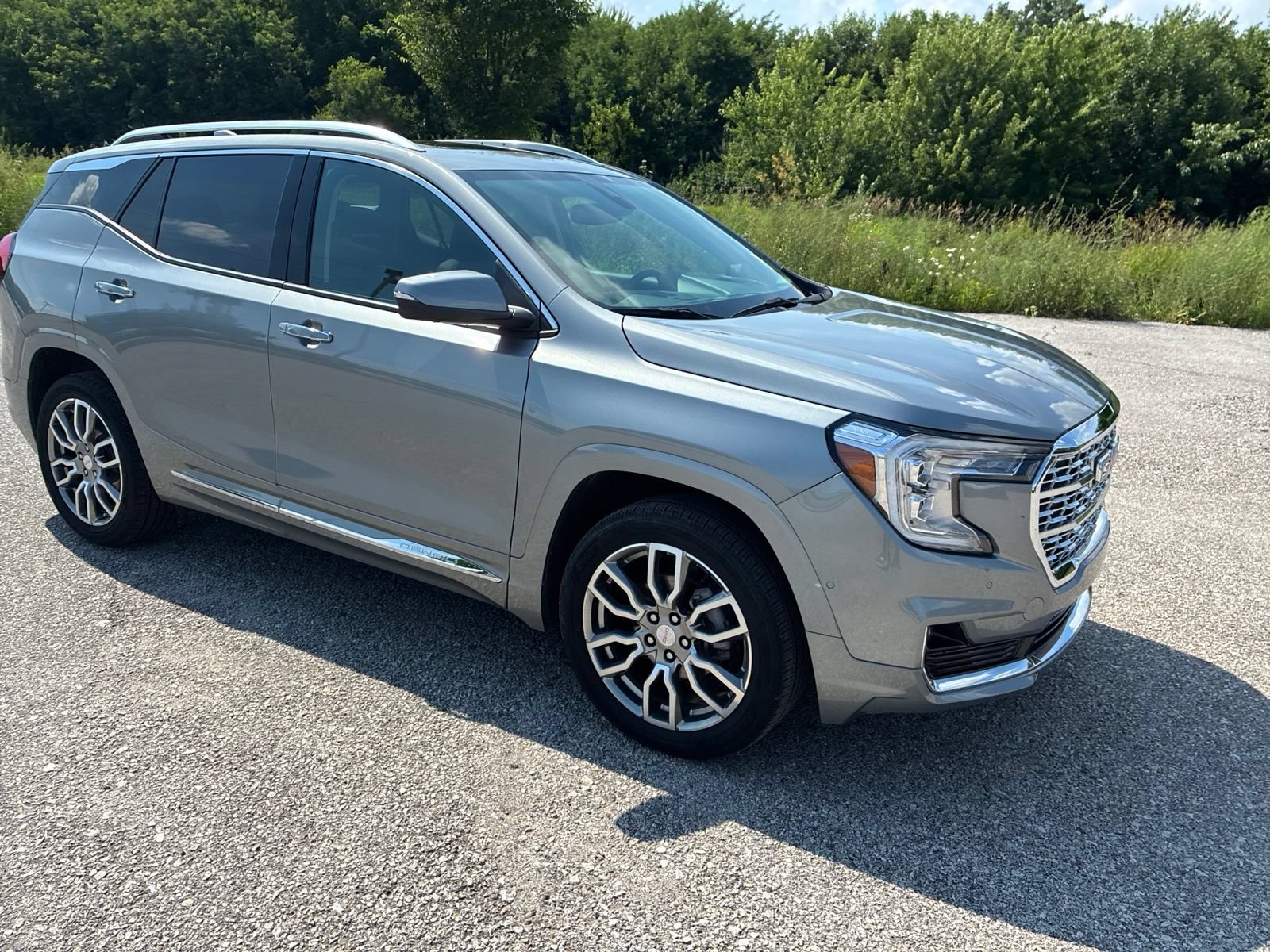 Used 2024 GMC Terrain Denali w/ Denali Premium Package AWD/4WD image 13