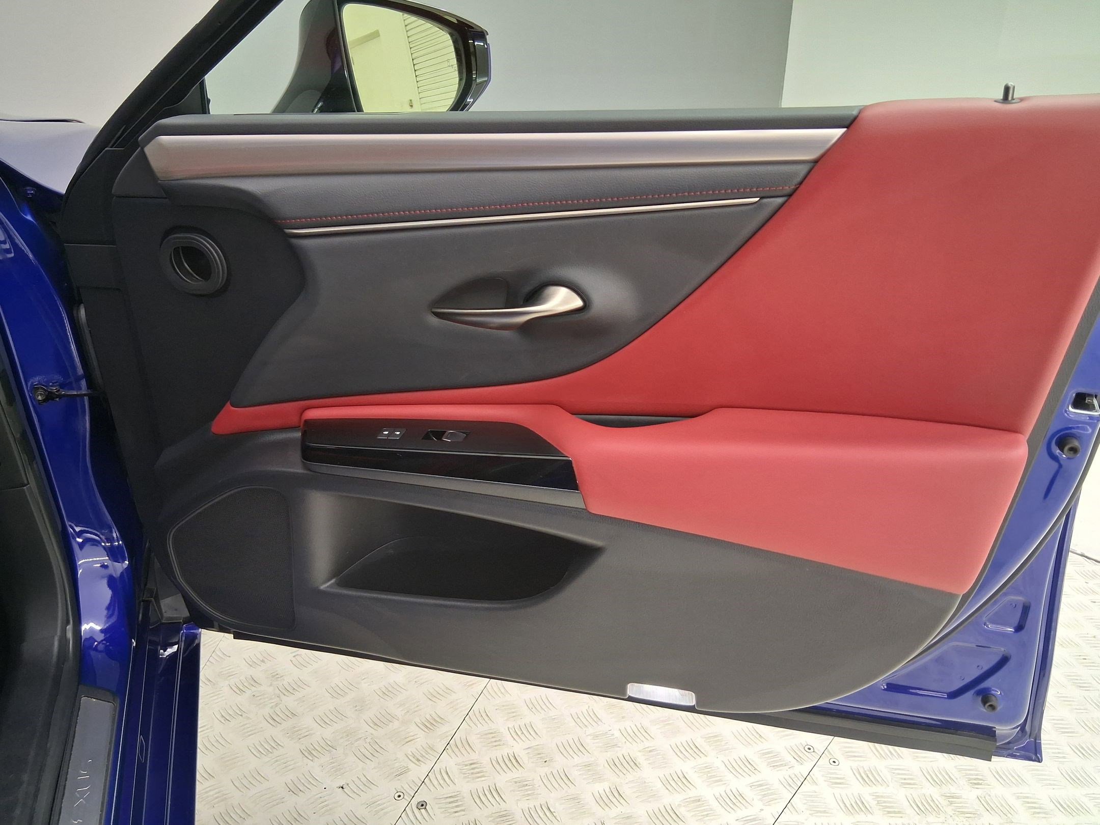 Used 2023 Lexus ES 300h F Sport image 32