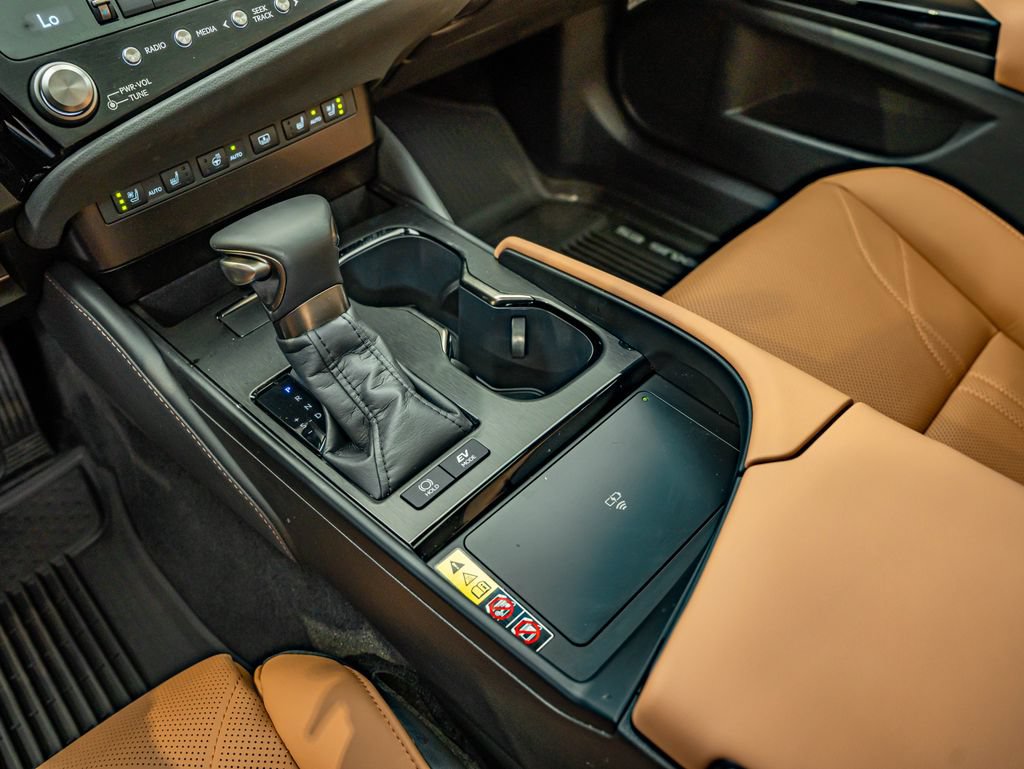 Certified 2025 Lexus ES 300h Ultra Luxury w/ Accessory Package (Z2) FWD image 30