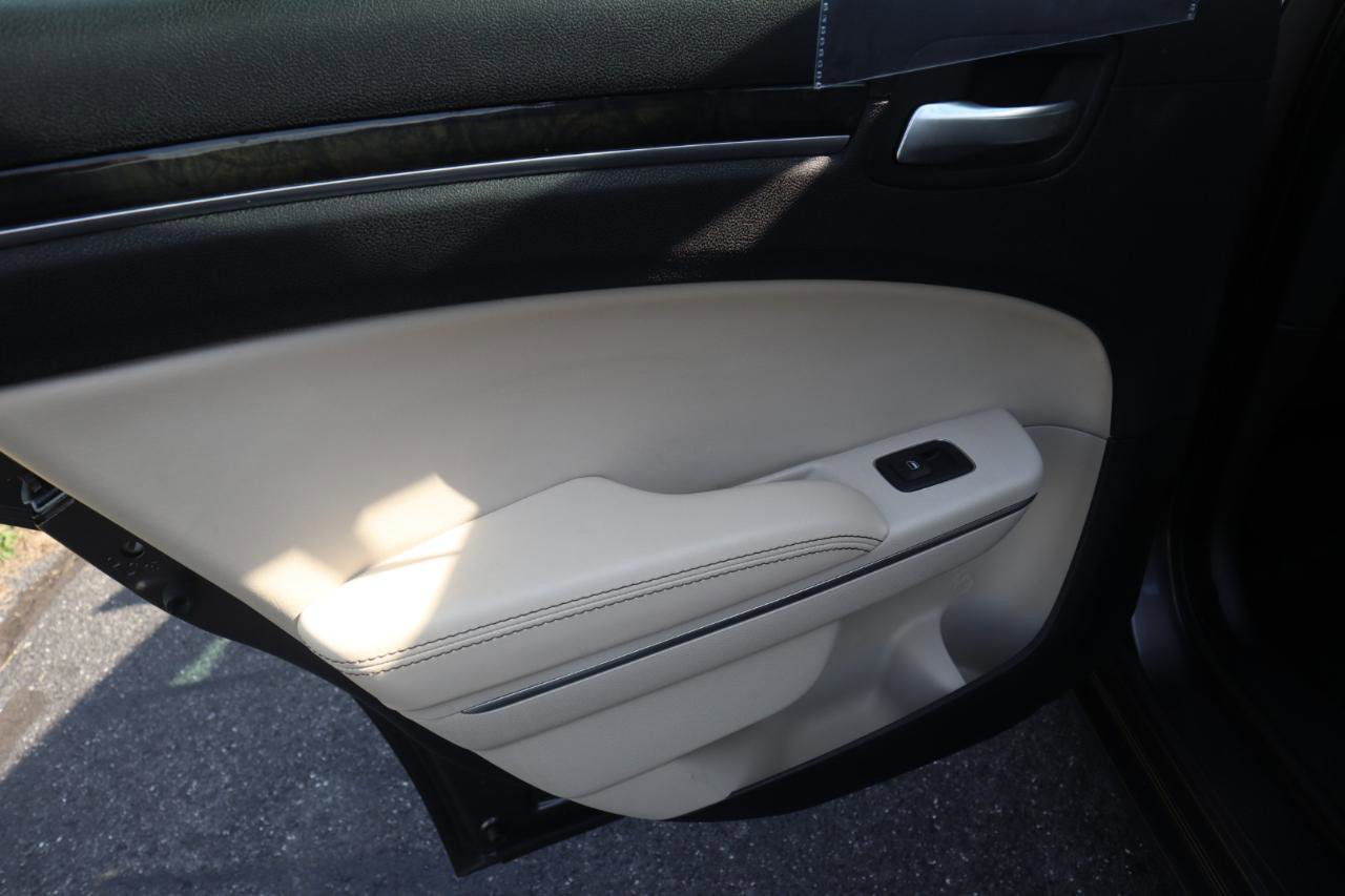 Used 2015 Chrysler 300 C w/ Light Group image 53