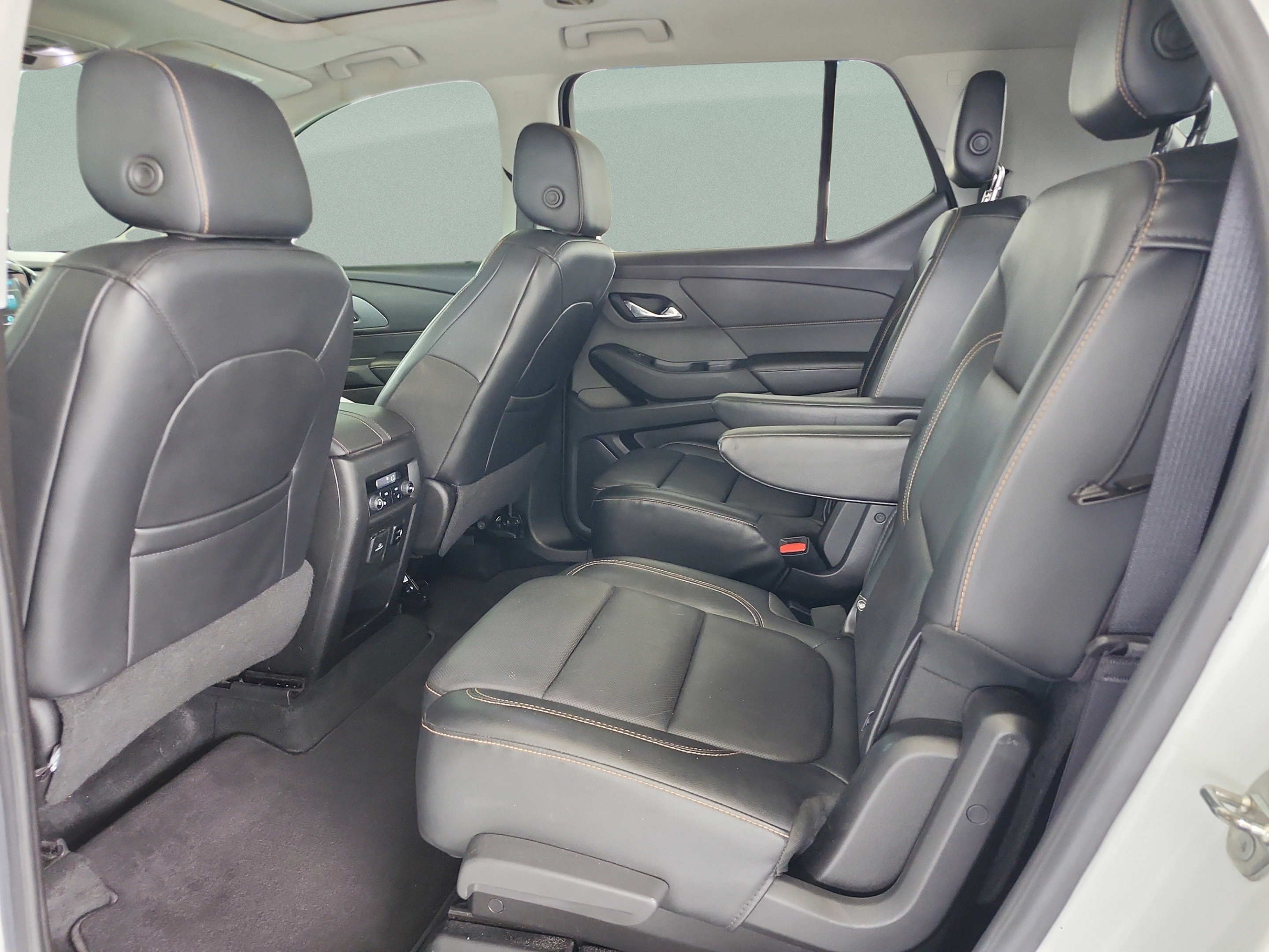 Used 2018 Chevrolet Traverse Premier w/ Redline Edition FWD image 17