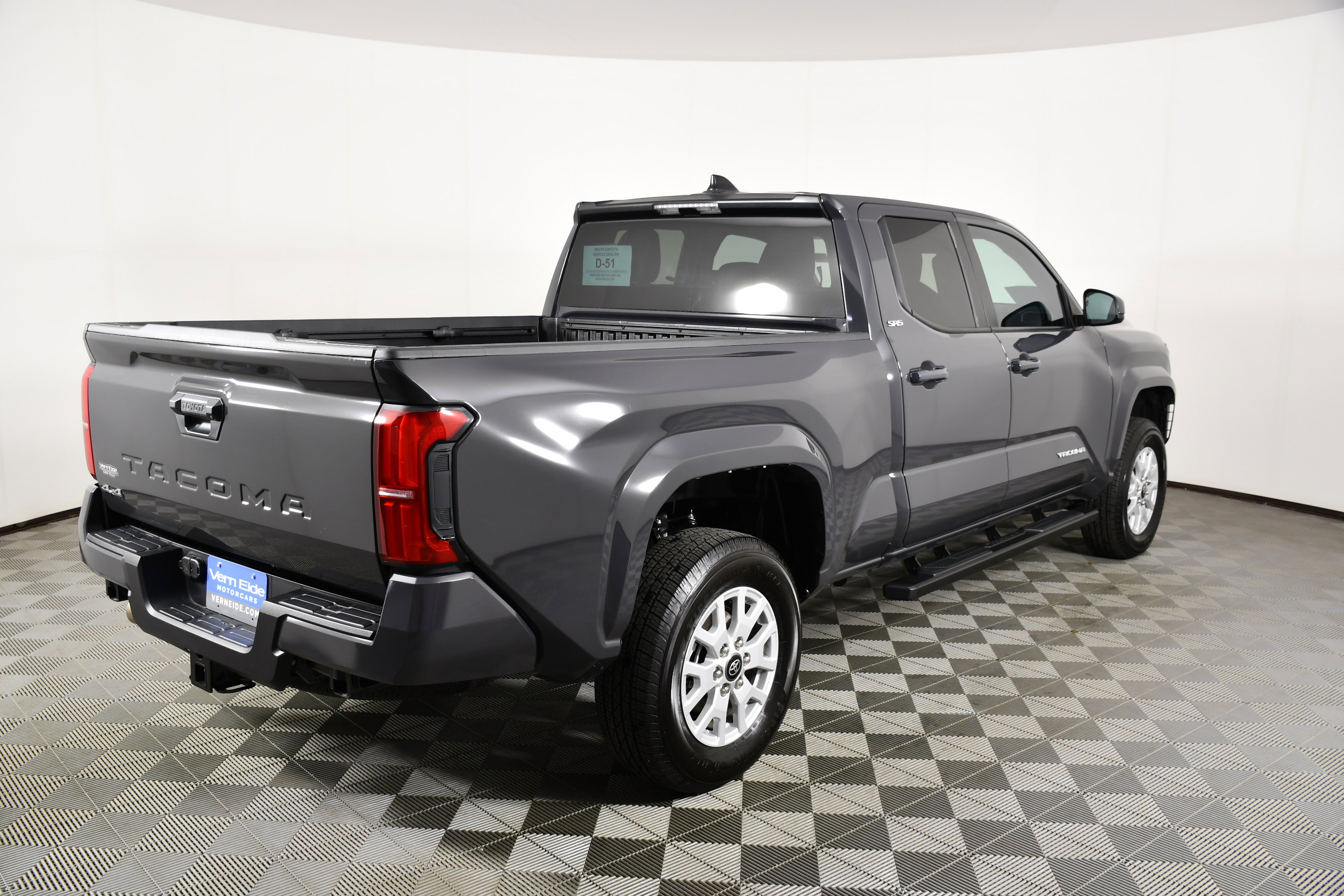 Used 2026 Toyota Tacoma SR5 AWD/4WD image 5