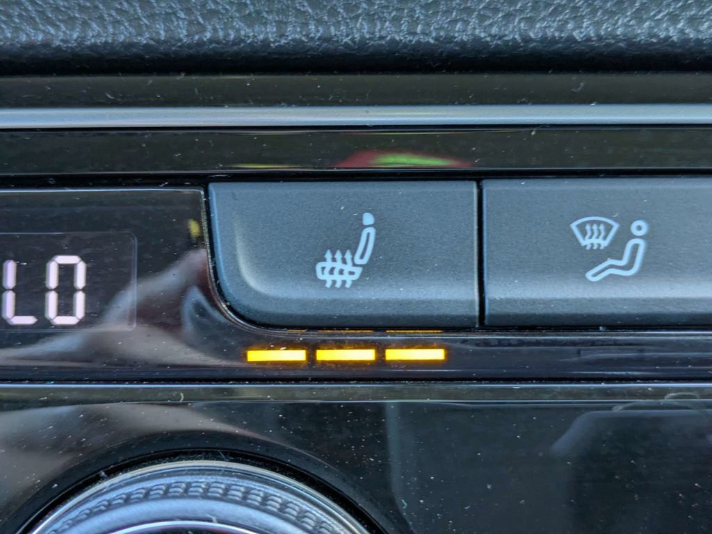 Used 2023 Volkswagen Atlas SE image 30