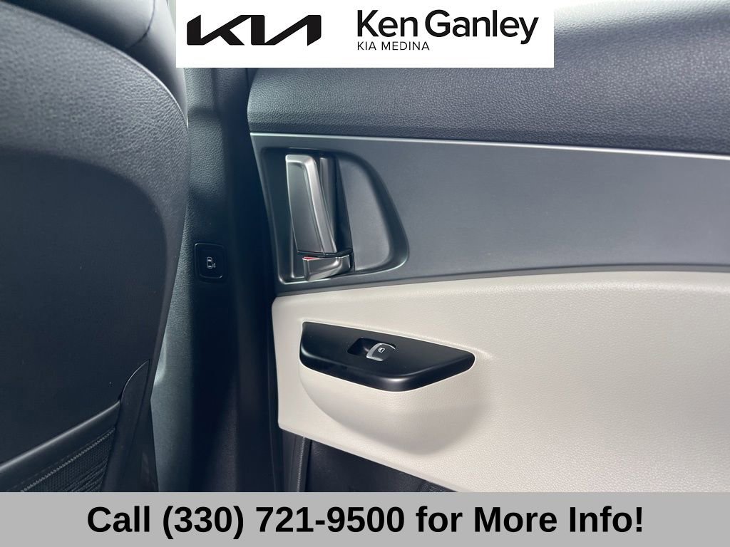 Used 2024 Kia Carnival LX FWD image 47