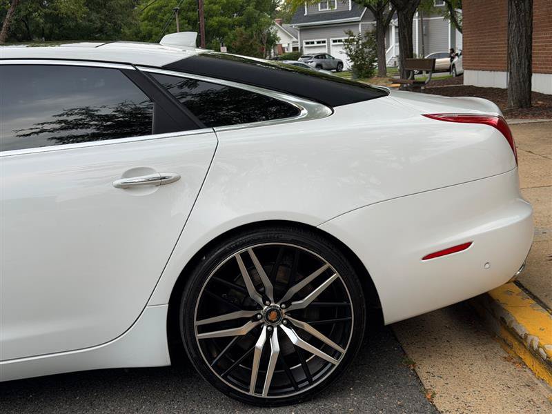 Used 2016 Jaguar XJ L Supercharged RWD image 10