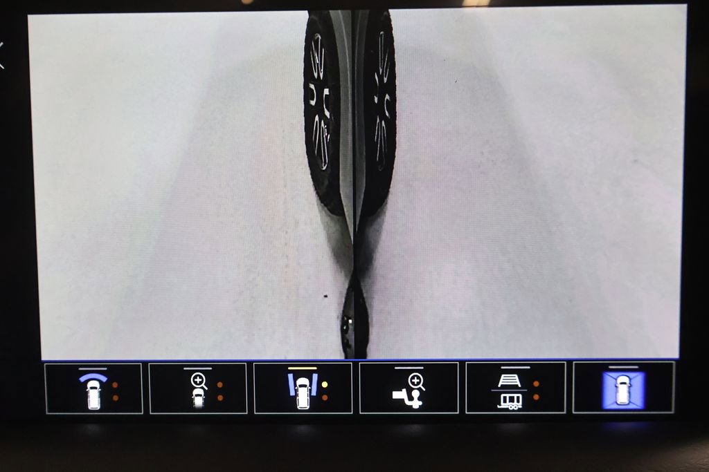 Used 2024 GMC Yukon AT4 w/ Technology Package image 38