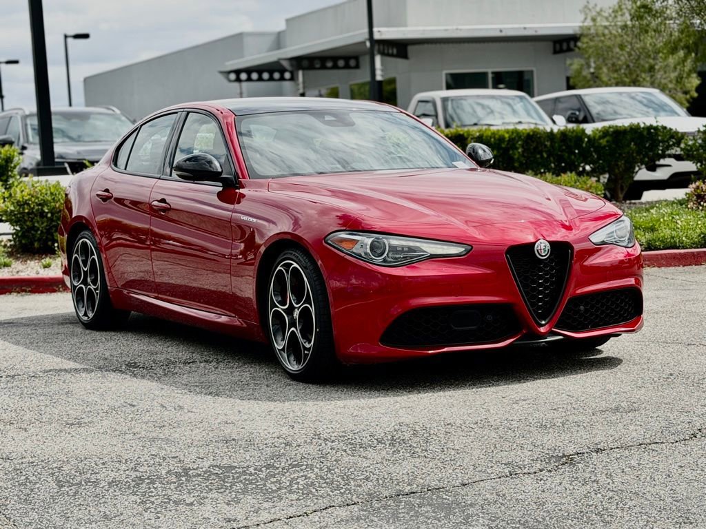 Used 2023 Alfa Romeo Giulia Veloce RWD image 6