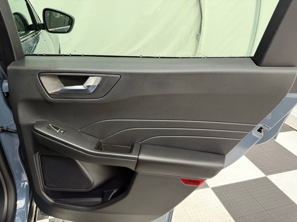 New 2025 Ford Escape SE image 24