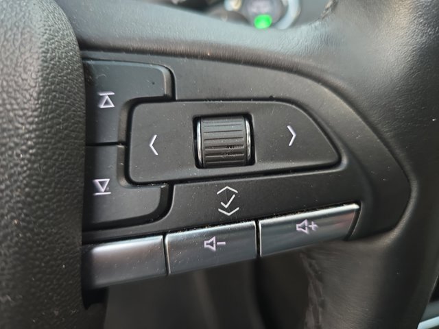 Used 2020 Cadillac XT4 Luxury w/ Cold Weather Package image 17