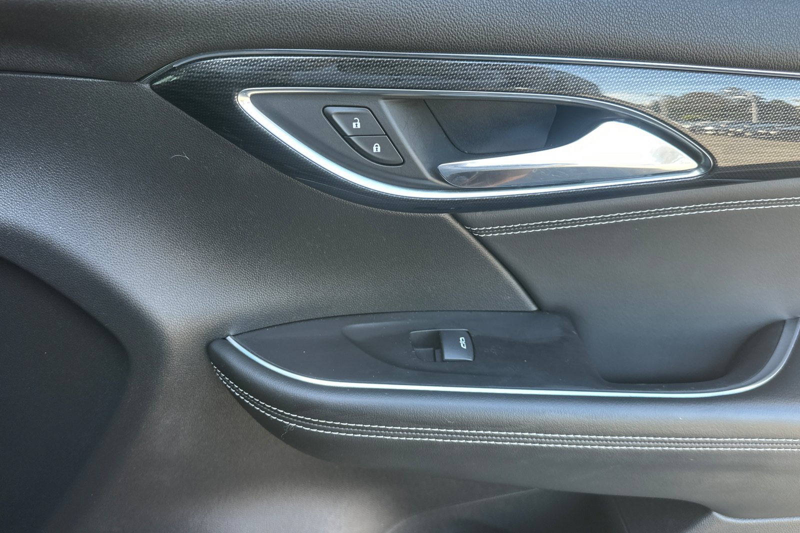 Used 2021 Buick Envision Essence FWD image 22