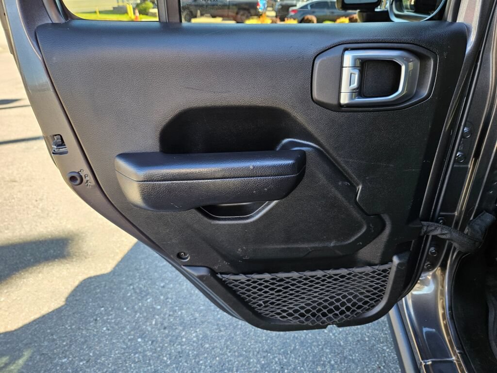 Used 2024 Jeep Wrangler Unlimited AWD/4WD image 15