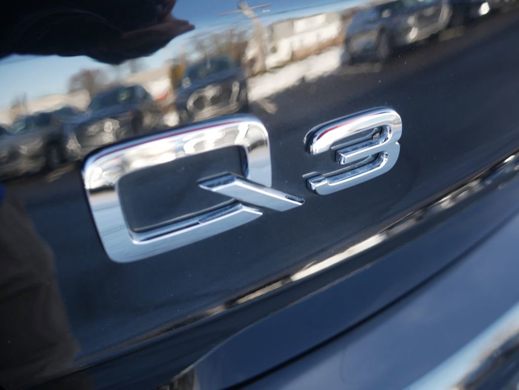 Used 2023 Audi Q3 2.0T Premium w/ Convenience Package image 9