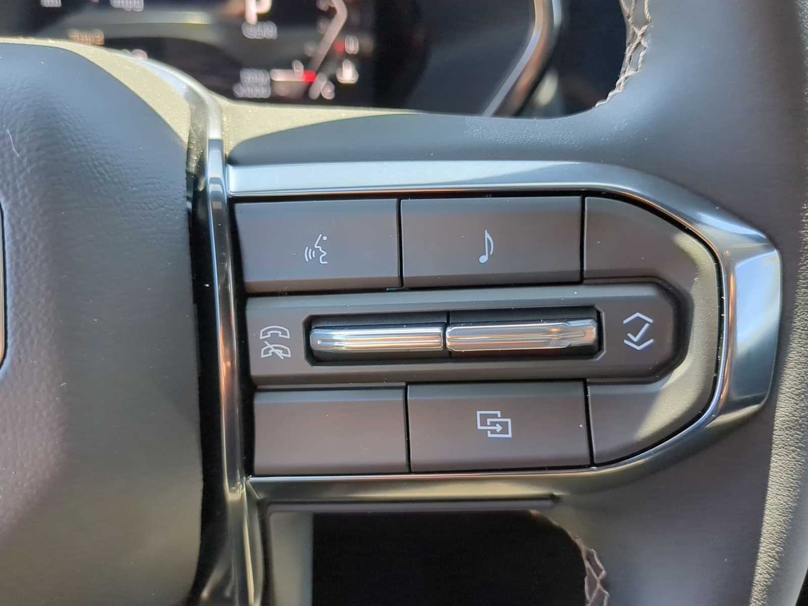 New 2026 GMC Canyon AT4 w/ Nightfall Essentials Package AWD/4WD image 17
