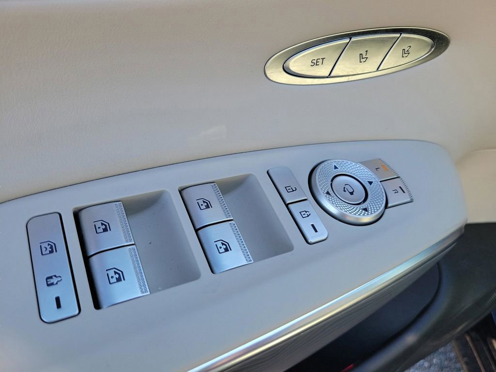 Used 2024 Genesis GV70 2.5T w/ Advanced Package image 19