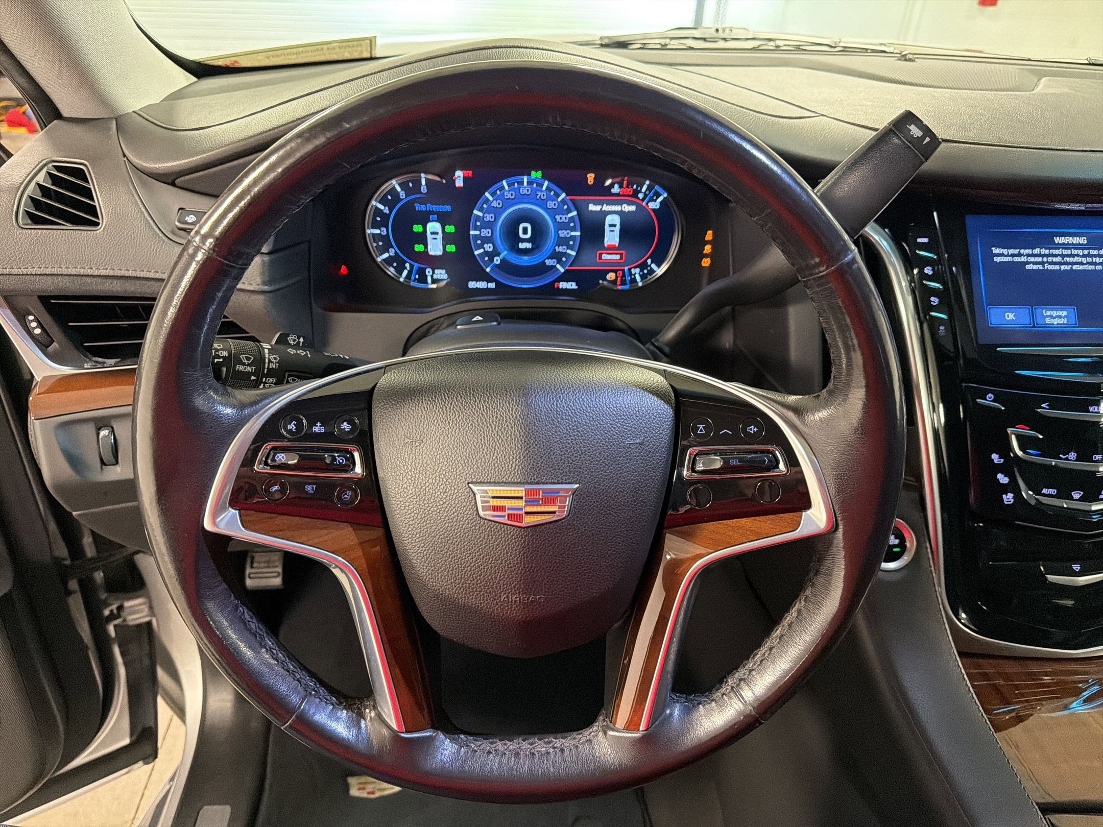 Used 2020 Cadillac Escalade ESV Luxury image 17