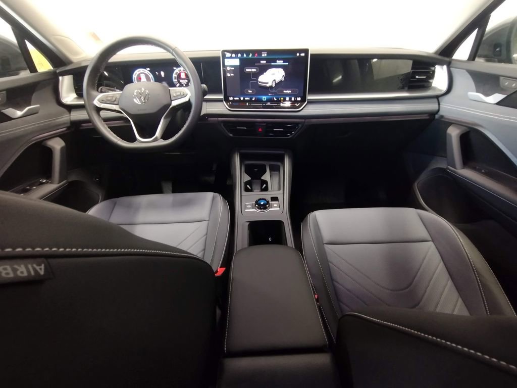 New 2025 Volkswagen Tiguan SE image 34
