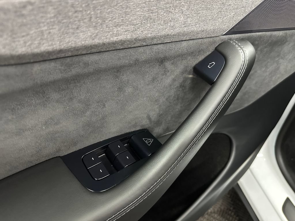 Used 2026 Tesla Model Y Long Range AWD/4WD image 18