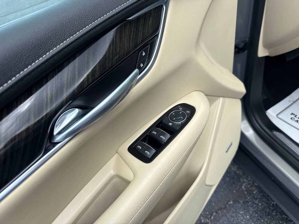 Used 2018 Cadillac XT5 AWD image 28