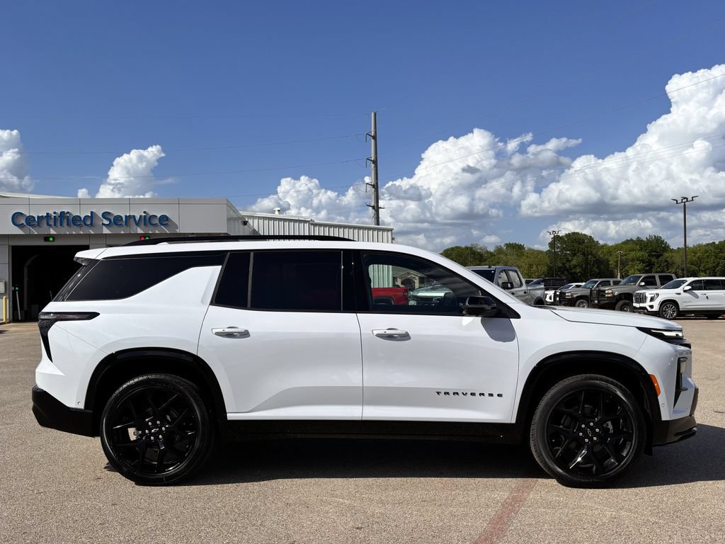 New 2026 Chevrolet Traverse RS w/ LPO, Floor Liner Package FWD image 3