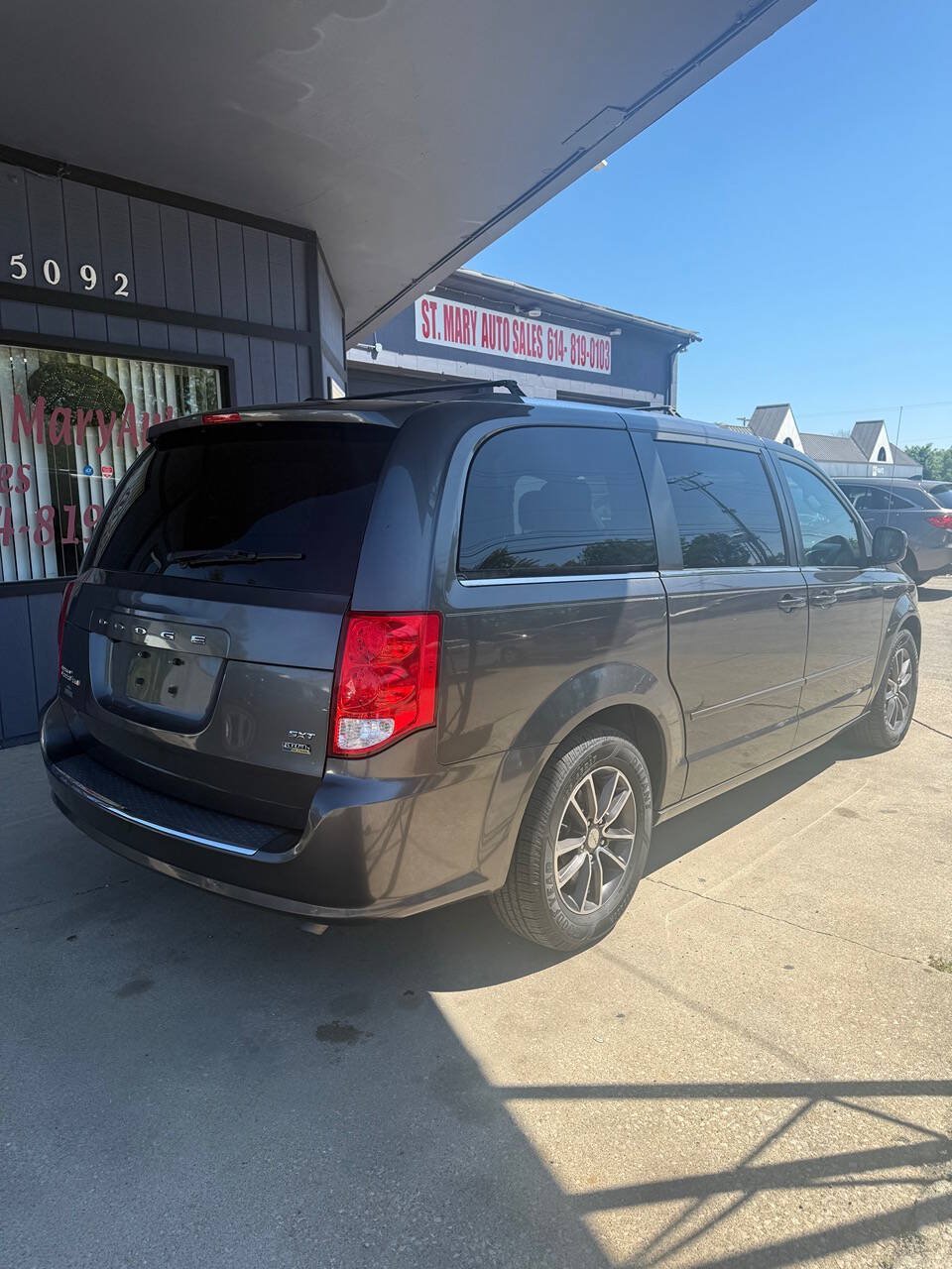 Used 2017 Dodge Grand Caravan SXT FWD image 6