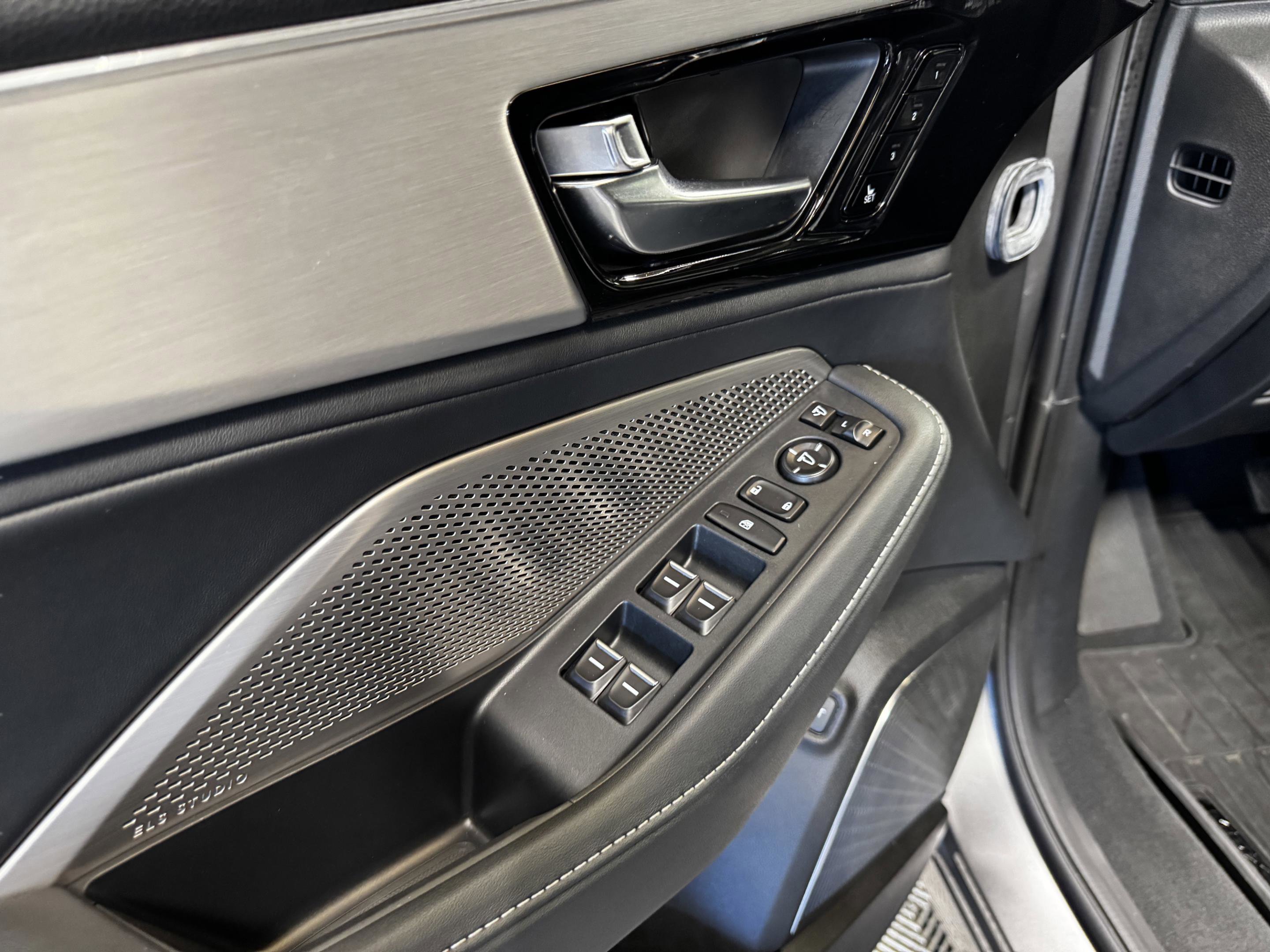 Certified 2023 Acura MDX FWD w/ Technology Package image 36