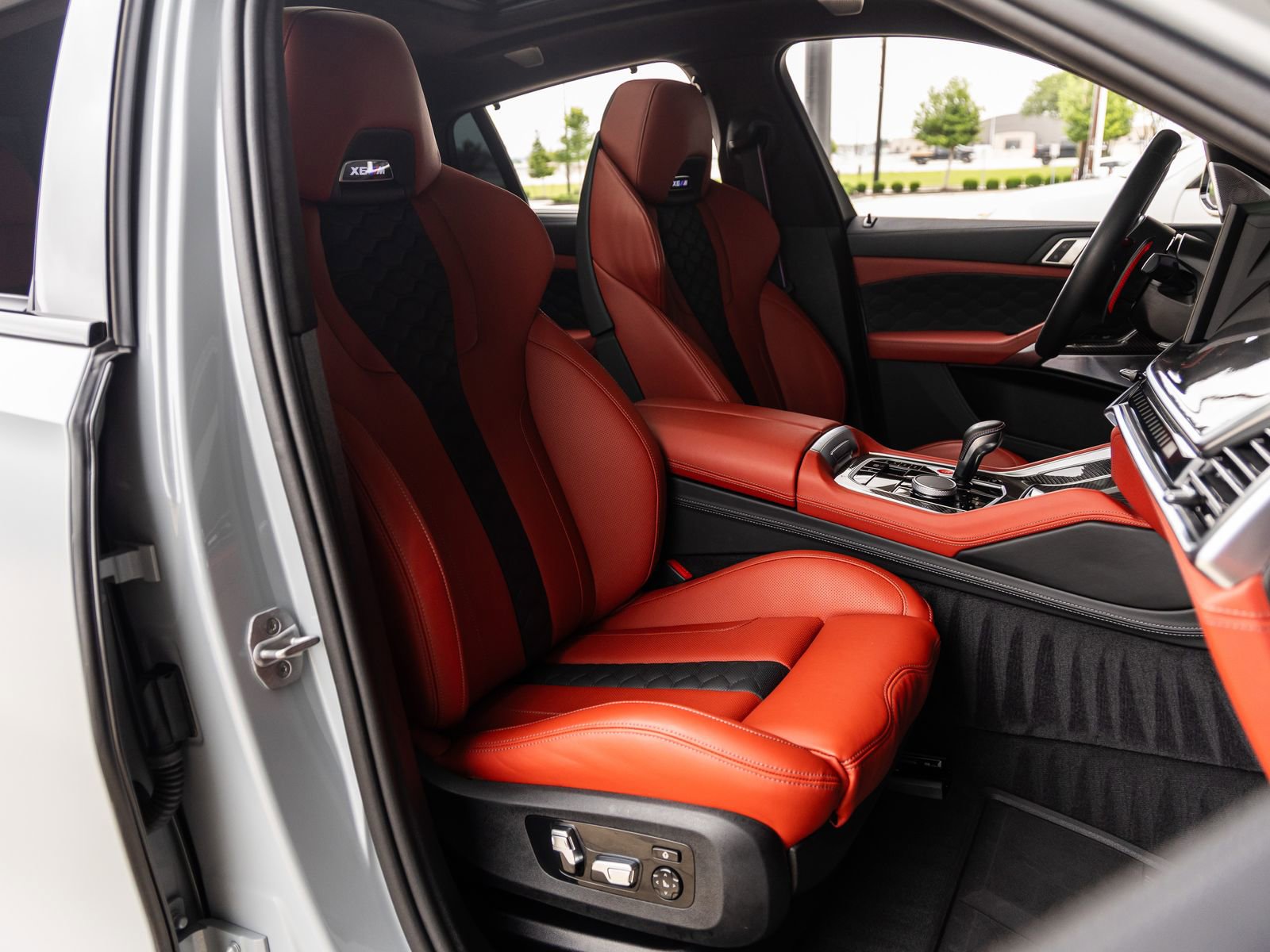 Used 2025 BMW X6 M Competition w/ Executive Package AWD/4WD image 48