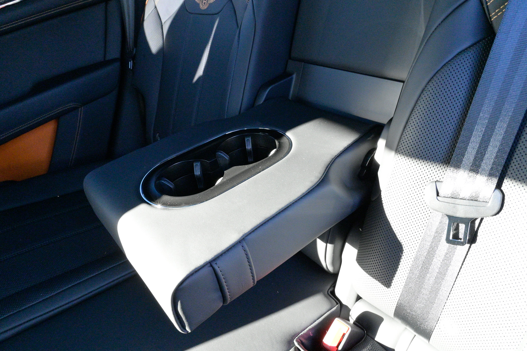 Used 2025 Bentley Bentayga image 40