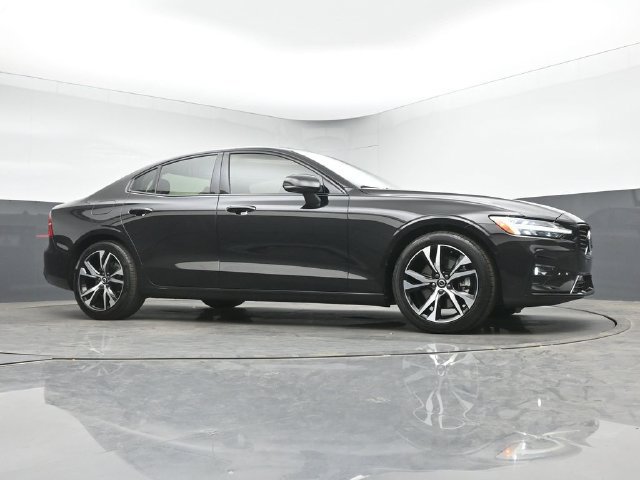 Used 2025 Volvo S60 B5 Plus AWD/4WD image 35