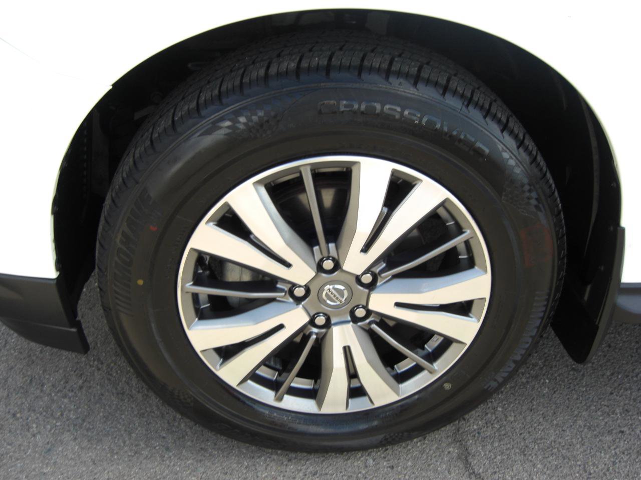 Used 2020 Nissan Pathfinder S image 4