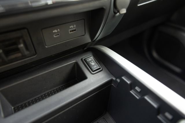 Used 2024 Nissan Titan SV w/ SV Convenience Package image 28