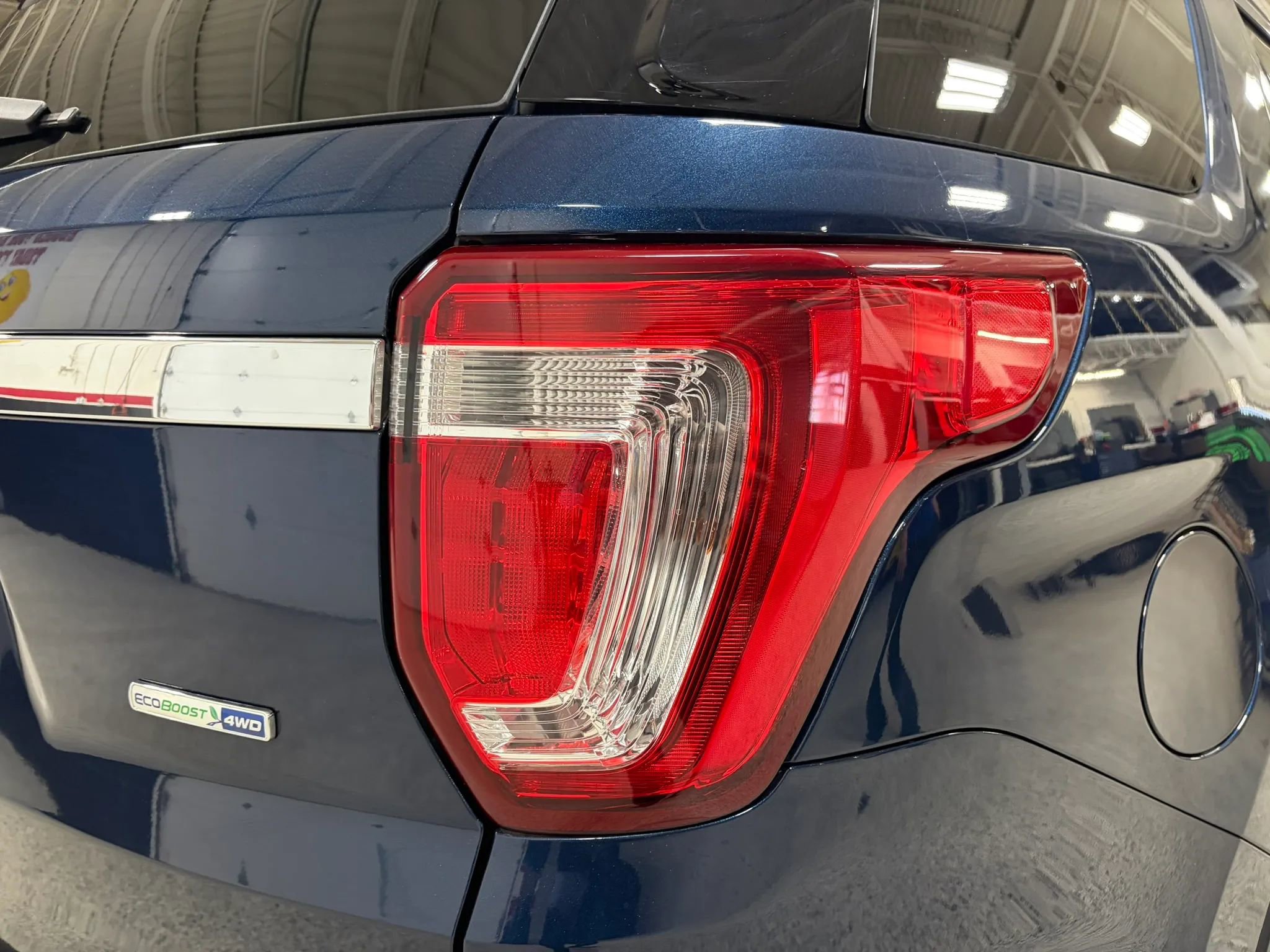 Used 2017 Ford Explorer XLT w/ Equipment Group 201A AWD/4WD image 7
