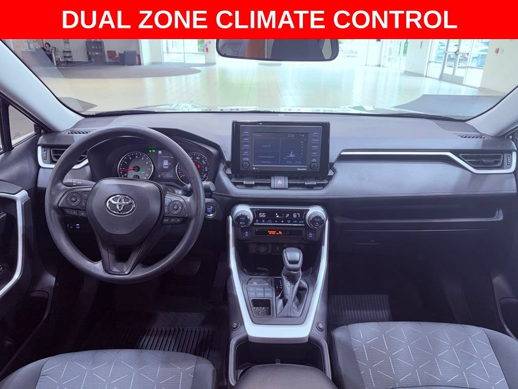 Used 2022 Toyota RAV4 XLE AWD/4WD image 8