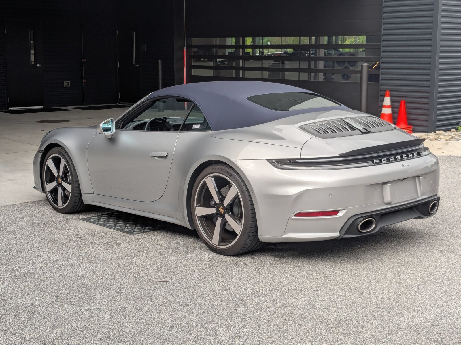 Certified 2025 Porsche 911 Carrera RWD image 3