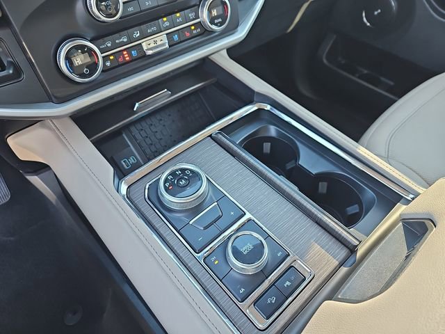 Used 2024 Ford Expedition Max Limited image 31