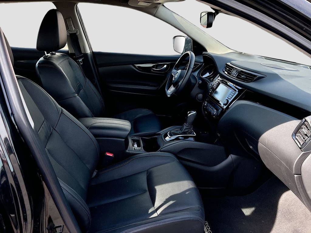 Used 2022 Nissan Rogue Sport SL w/ Premium Package image 29