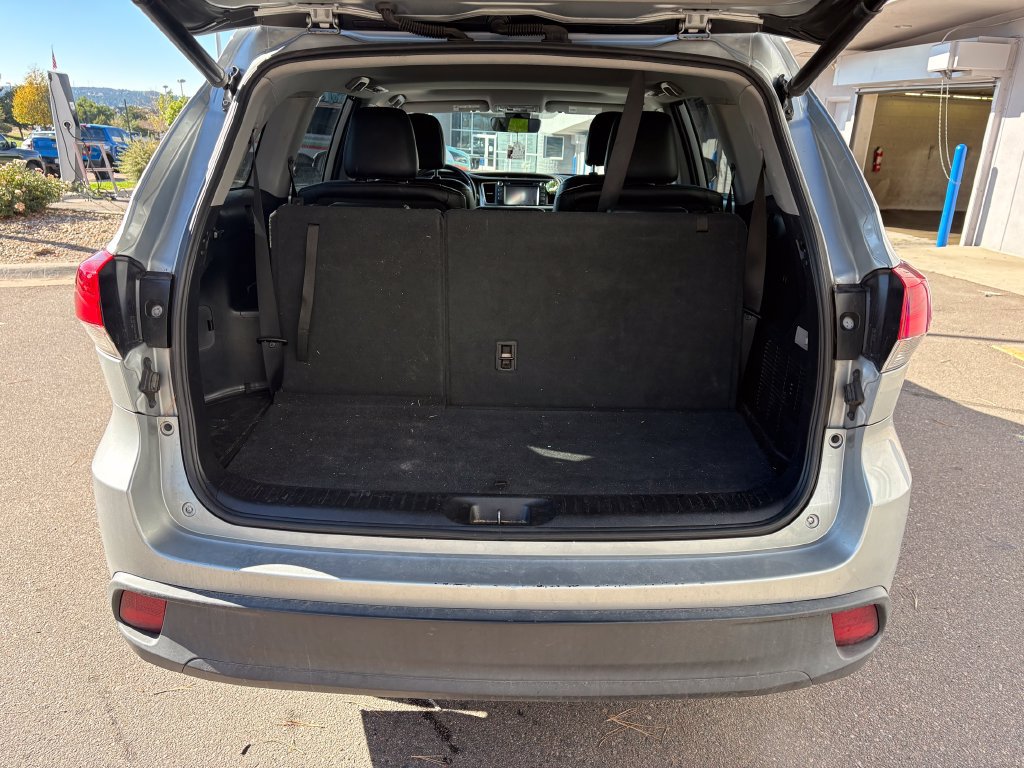 Used 2019 Toyota Highlander XLE FWD image 29