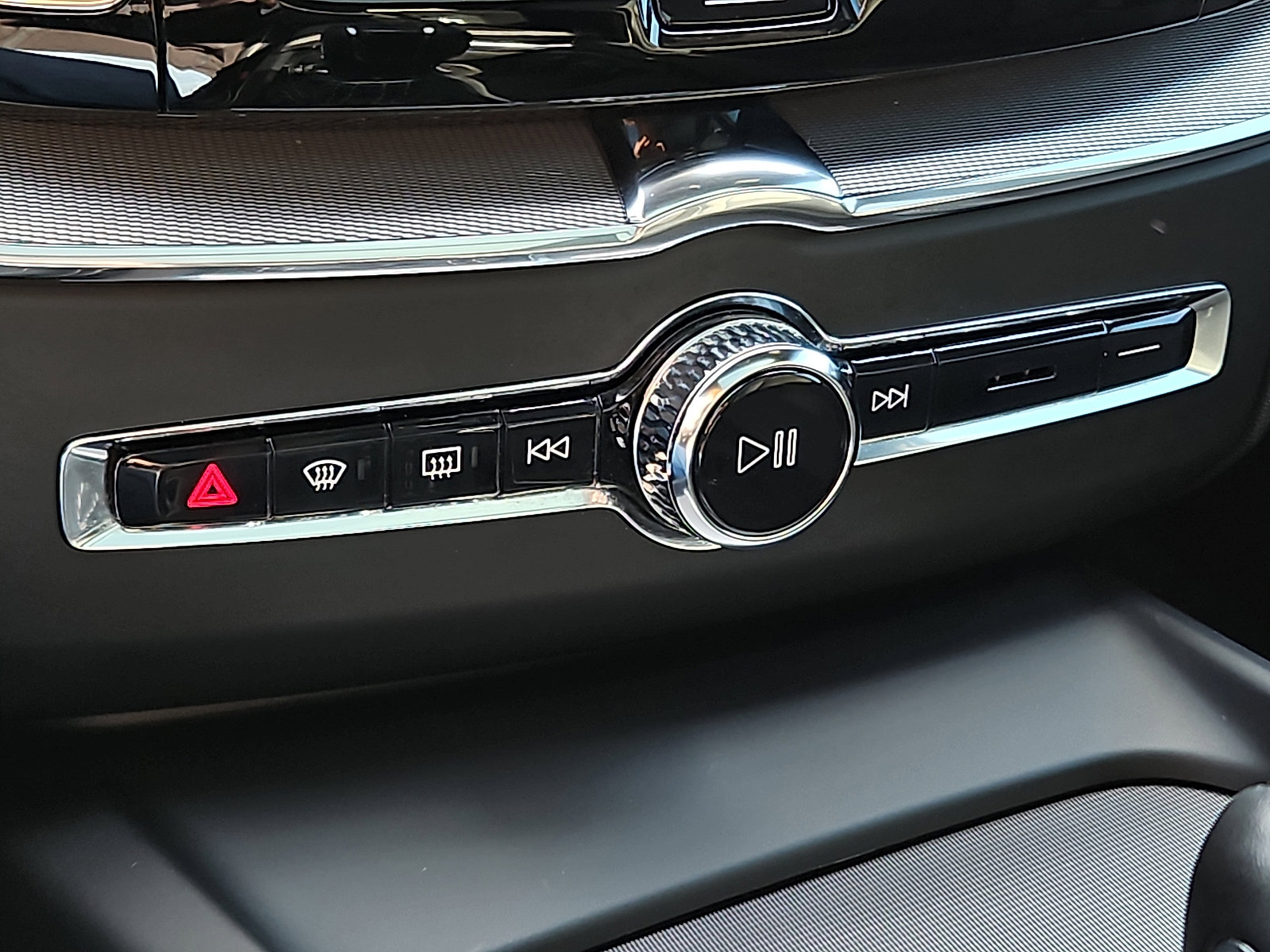 Used 2021 Volvo XC60 T6 R-Design image 16