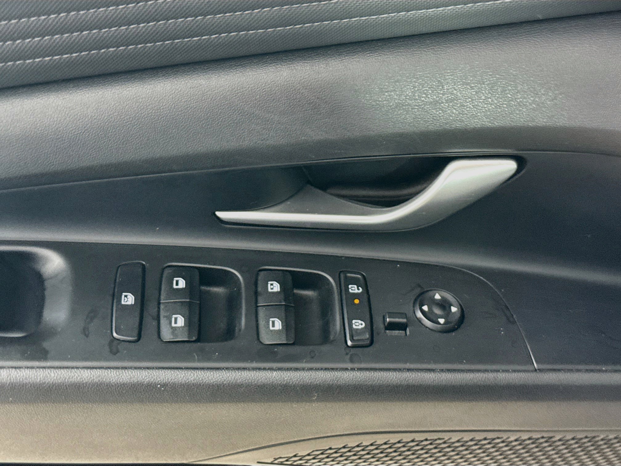 Used 2025 Hyundai Elantra SEL FWD image 21