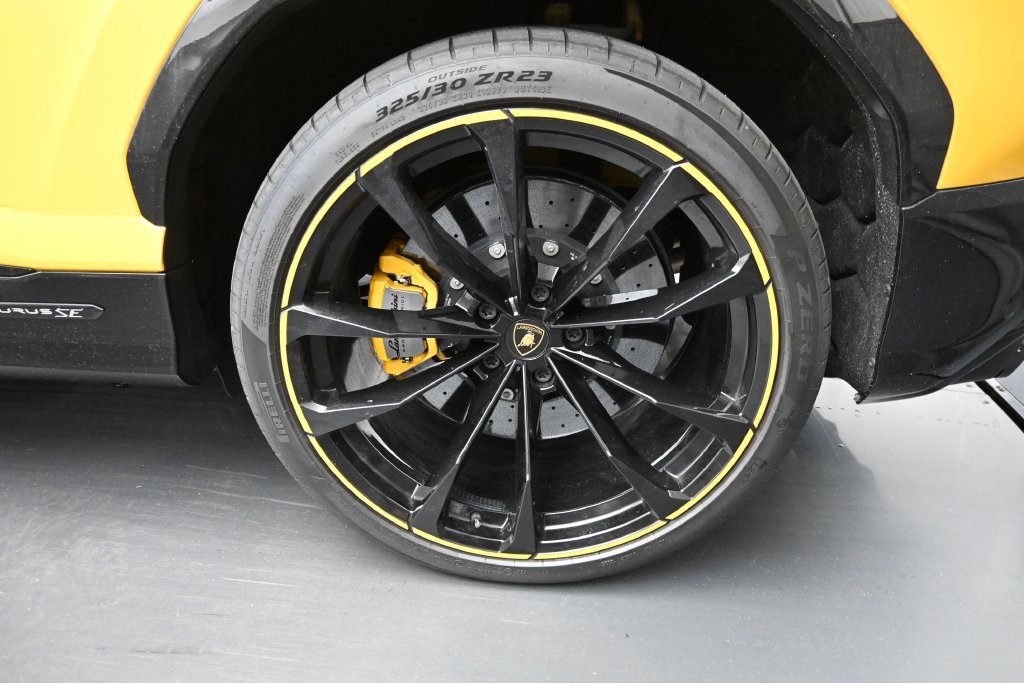 Used 2025 Lamborghini Urus SE AWD/4WD image 9