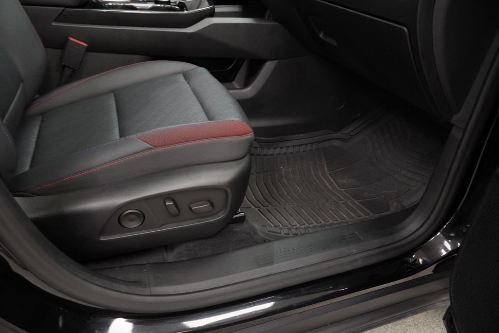 Certified 2025 Chevrolet Equinox RS w/ Safety and Technology Package FWD image 34